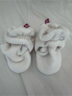 Zutano 6M Plush White Baby Booties with Snap Cuff